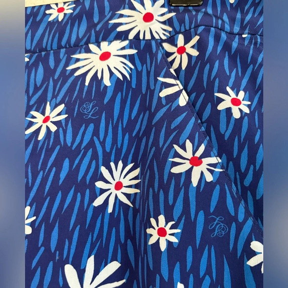 Nieves Lavi 100% Silk Floral Shorts - Picture 7 of 7